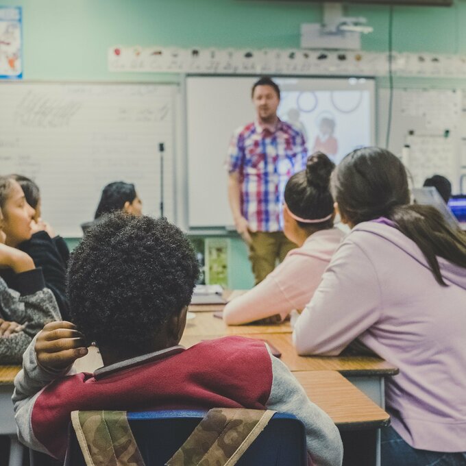 Schule-kenny-eliason-unsplash