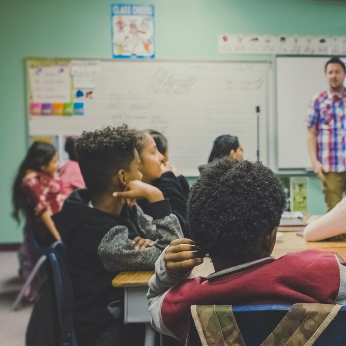 Schule-kenny-eliason-unsplash