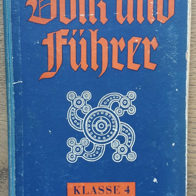 Ideologie und der Einfluss der offiziösen NS-Schulgeschichtsbuchreihen. Kolloquium am 11.Januar 2017 um 16.00 Uhr Volk_und_Fuehrer___von_Malte_Klein_